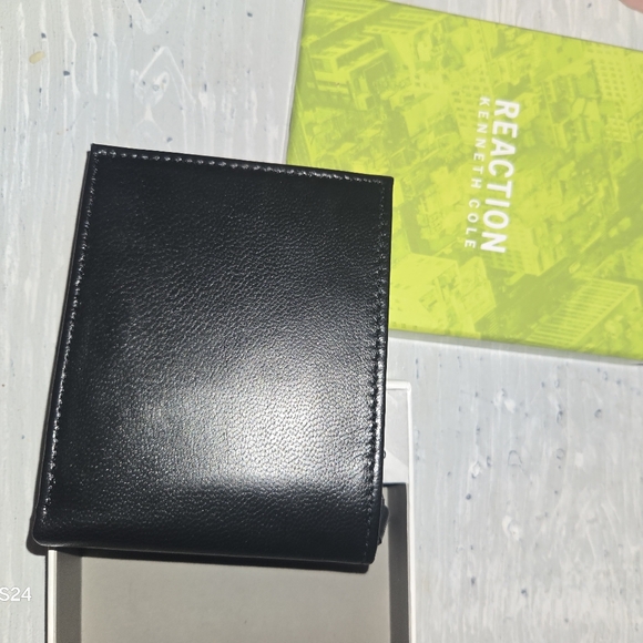 Kenneth Cole Reaction Leather Black Wallet Card Holder New - Picture 4 of 5